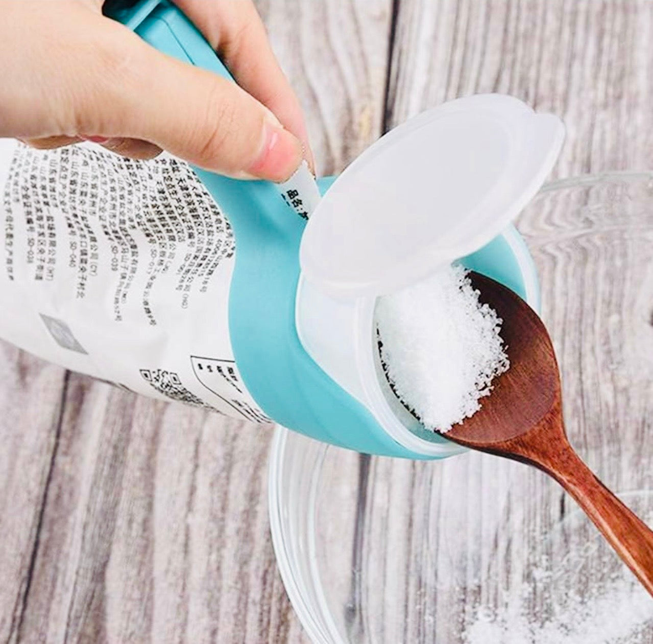 Sealing Clip with Pour Spout (4 piece)